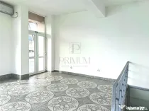Spatiu comercial intrare din strada vitrina mare - Lipovei