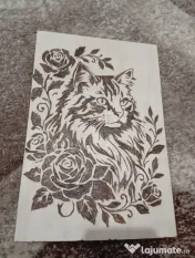 Tablou Lemn Pirogravat Manual - Pisică cu Trandafiri (Handmade)