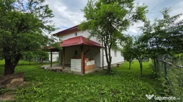 Vila 6 camere,125mp utili,teren 700mp,zona Breaza,Prahova, 325.000euro