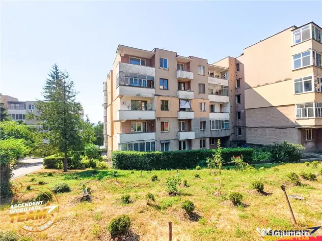 Decomandat pe 3 camere, 2 balcoane, locatie favorabila, Sime