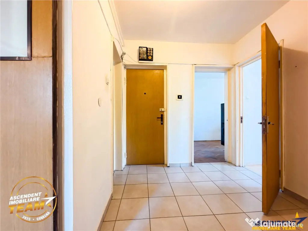 Decomandat pe 3 camere, 2 balcoane, locatie favorabila, Sime