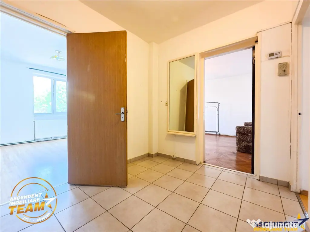 Decomandat pe 3 camere, 2 balcoane, locatie favorabila, Sime