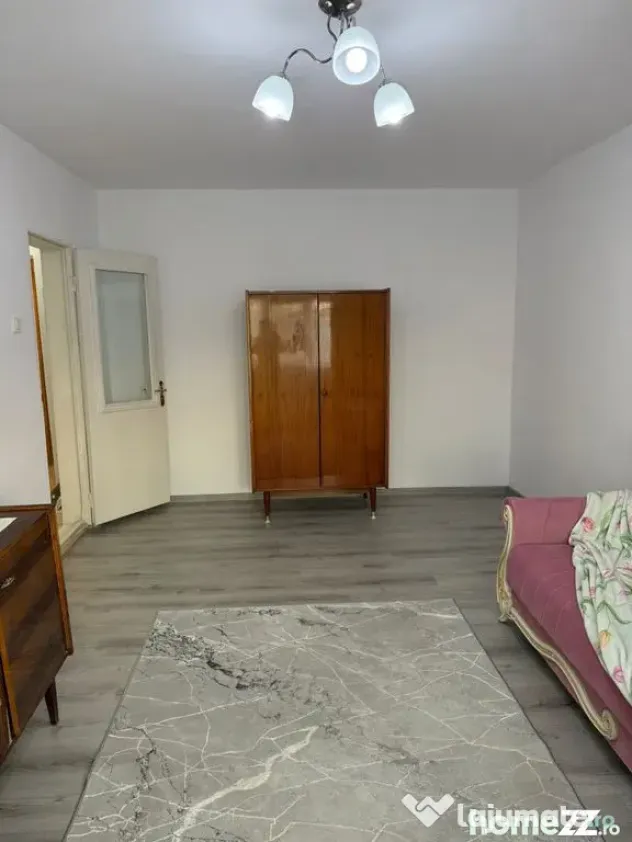 De vanzare apartament cu 2 camere, etaj 4/4, recent renov...