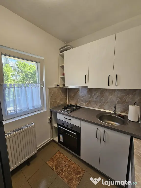 Proprietar închiriez apartament cu o camera, zona Lipovei, aproape Iulius Mall