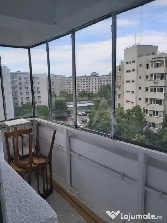 Garsonieră Dristor decomandată, an 1985, metrou