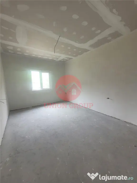 Casa de Lumina Finisata la Cheie, Aproape de Centru
