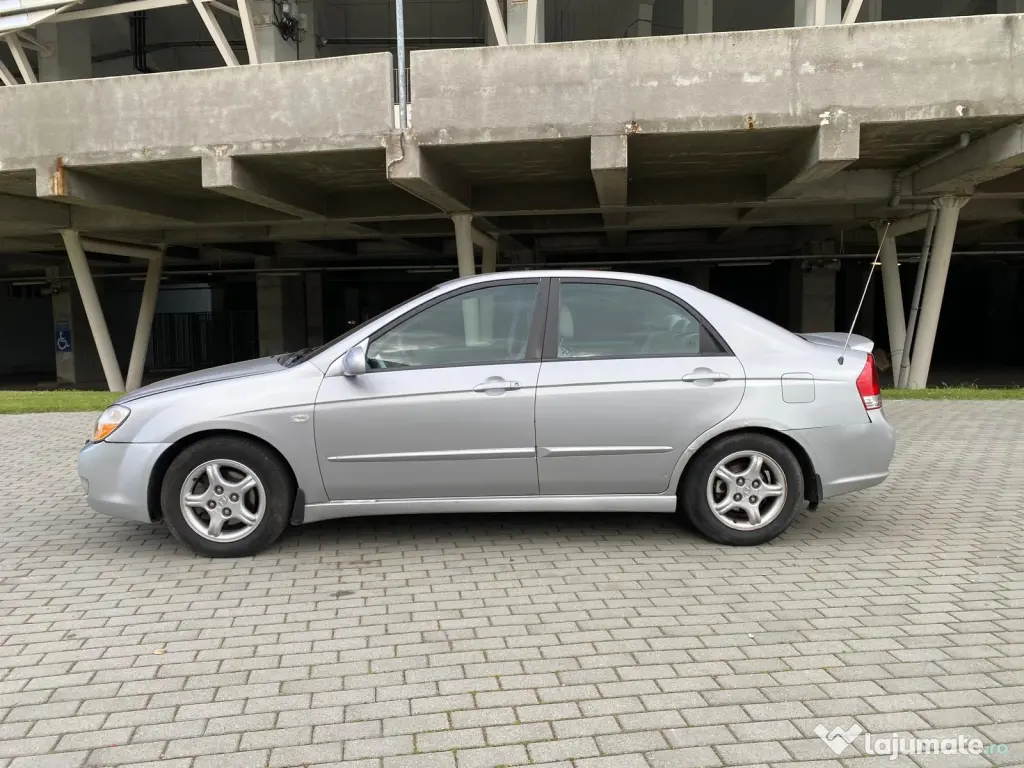 Autoturism Kia Cerato
