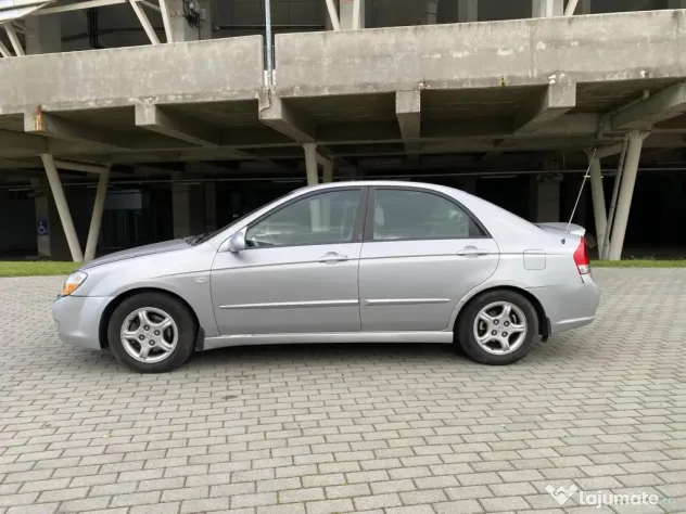 Autoturism Kia Cerato