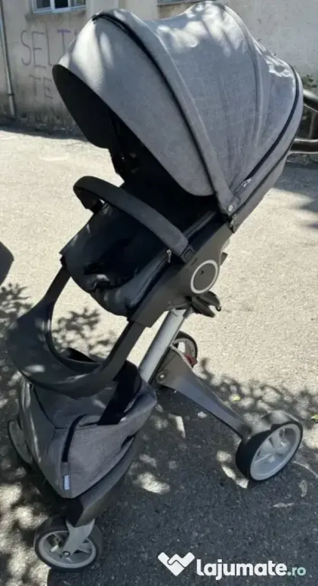 Cărucior Stokke Xplory V5 in stare foarte bună cu multiple accesorii