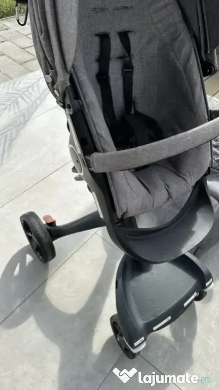 Cărucior Stokke Xplory V5 in stare foarte bună cu multiple accesorii