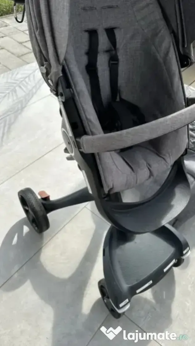 Cărucior Stokke Xplory V5 in stare foarte bună cu multiple accesorii