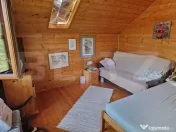 Casă cu 2 clădiri, foișor generos și teren de 3300 mp -