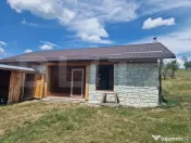 Proprietate deosebită: Casă cu 2 clădiri, foișor generos