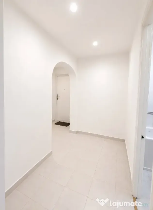 Racadau - Garsoniera spatioasa in bloc de apartamente!