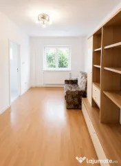 Racadau - Garsoniera spatioasa in bloc de apartamente! 