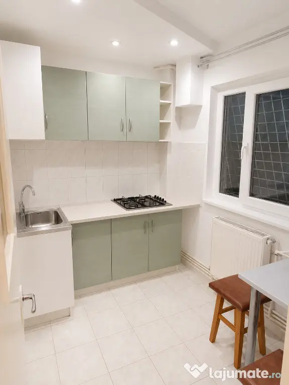 Racadau - Garsoniera spatioasa in bloc de apartamente!