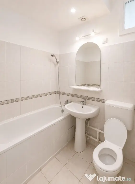 Racadau - Garsoniera spatioasa in bloc de apartamente!