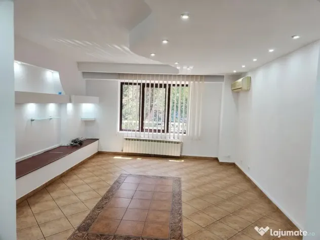 Apartament 3 camere decomandat pe Octavian Goga