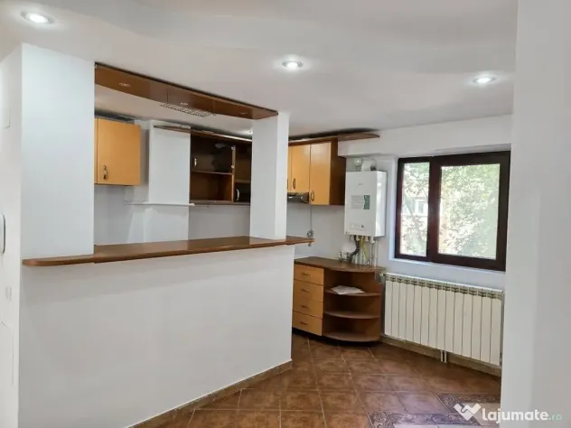 Apartament 3 camere decomandat pe Octavian Goga