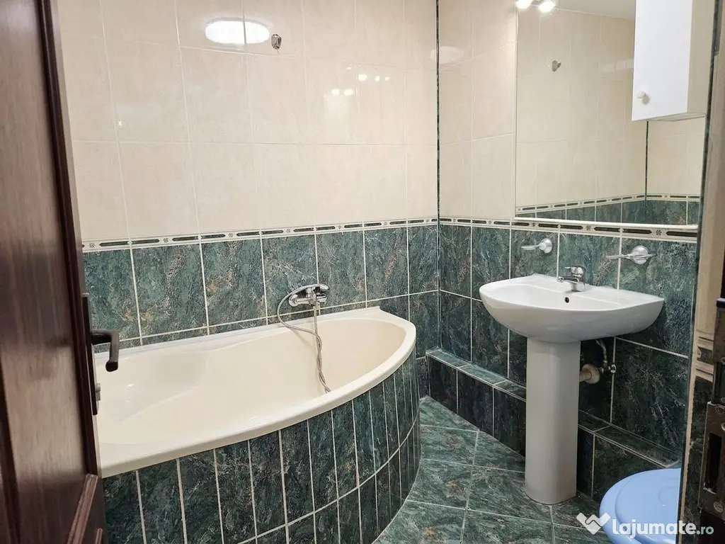 Apartament 3 camere decomandat pe Octavian Goga