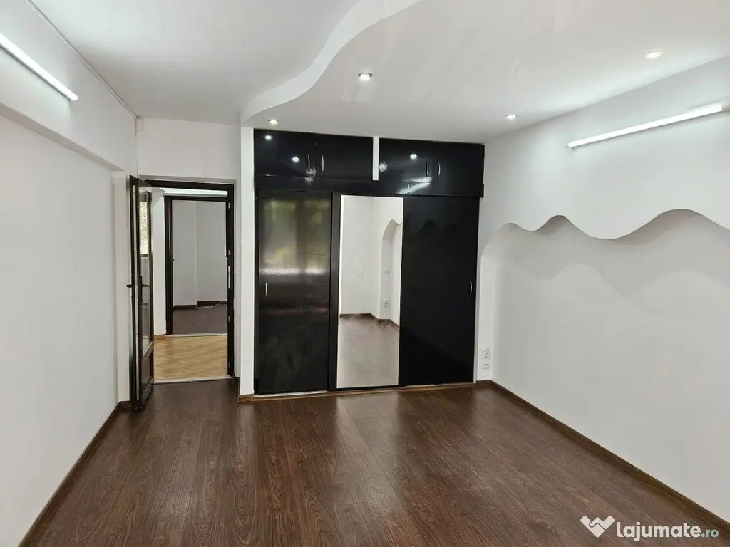 Apartament 3 camere decomandat pe Octavian Goga