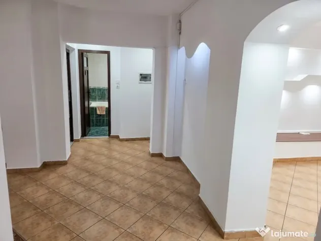 Apartament 3 camere decomandat pe Octavian Goga