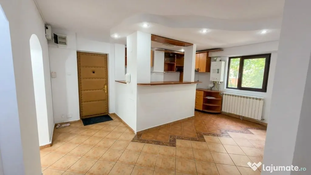 Apartament 3 camere decomandat pe Octavian Goga