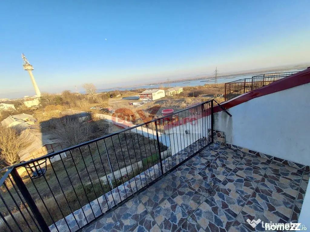 Mansardă de închiriat cu vedere la Dunăre - Micro 21 - 295 euro - Galati (Galati)
