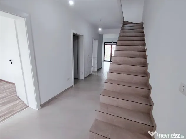 Duplex finalizat - bucatarie inchisa - dormitor la parter - Mosnita Veche (Timis)