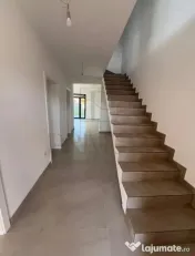 Duplex finalizat - bucatarie inchisa - dormitor la parter 