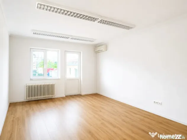 Birouri de închiriat, 45 mp, 2 camere, baie proprie și bal