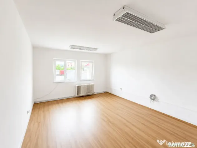 Birouri de închiriat, 45 mp, 2 camere, baie proprie și bal