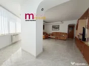 Apartament saptios cu 3 camere , strada Victoriei 