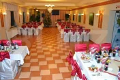 HOTEL / RESTAURANT YVETTE, de vanzare, 35 ari teren, zona Au 