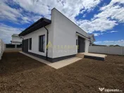 Casa parter- 4 camere- 2 bai- beci- 800m de autobuz, scoala, 