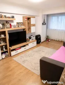 Vând apartament 3 camere central
