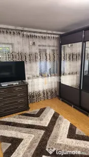 Casă P+E+M + corp secundar , 240 mp teren , 2 garaje , Metr 