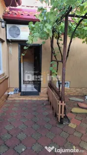 Casă P+E+M + corp secundar , 240 mp teren , 2 garaje , Metr 