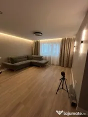 Apartament Cu 2 Camere Semidecomandate Zona George Enescu