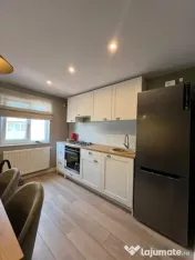 Apartament Cu 2 Camere Semidecomandate Zona George Enescu