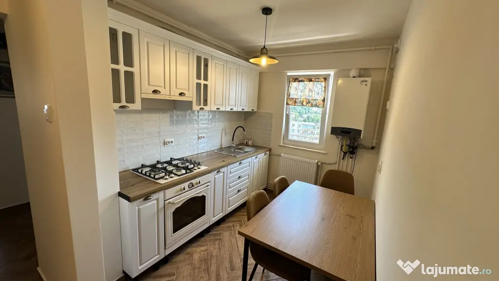 Apartament 3 camere / B-dul Dacia / vizavi de Hotel Rusca