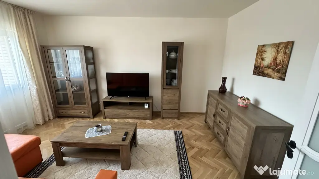 Apartament 3 camere / B-dul Dacia / vizavi de Hotel Rusca