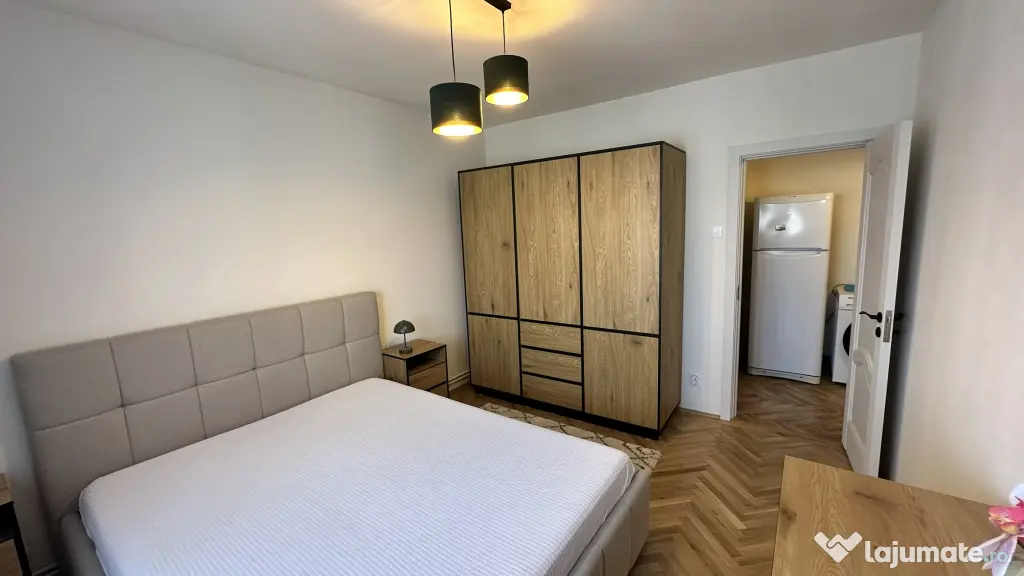 Apartament 3 camere / B-dul Dacia / vizavi de Hotel Rusca
