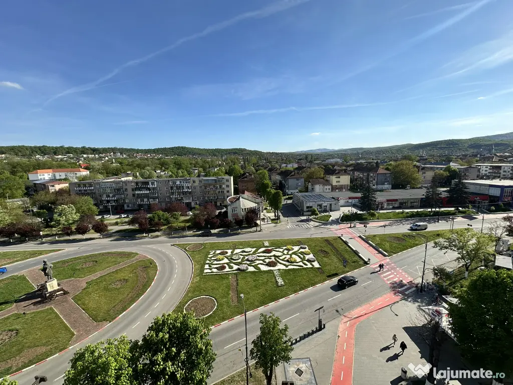Apartament 3 camere / B-dul Dacia / vizavi de Hotel Rusca