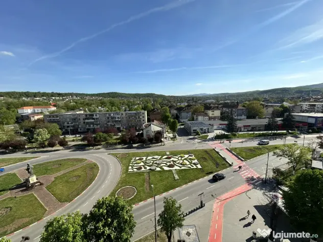 Apartament 3 camere / B-dul Dacia / vizavi de Hotel Rusca