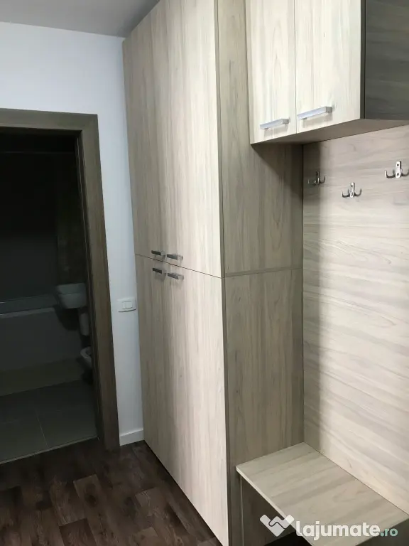 Închiriez garsonieră Lujerului ”21 Residence” cu spații de depozitare generoase.