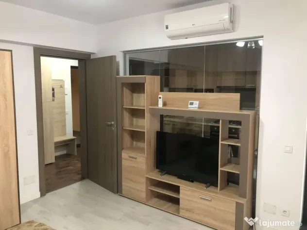 Închiriez garsonieră Lujerului ”21 Residence” cu spații de depozitare generoase.