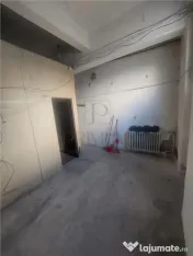 Spatiu comercial cu vitrine mari - Semicentral 