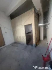 Spatiu comercial cu vitrine mari - Semicentral 