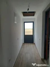 Amenajări interioare complete.